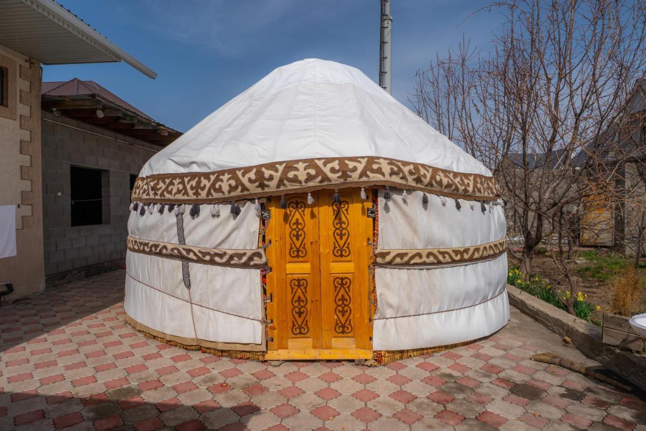 Guest House Etnodom Jalal-Abad Exteriör bild