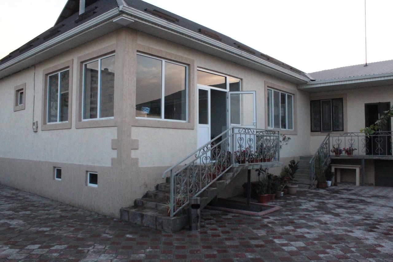 Guest House Etnodom Jalal-Abad Exteriör bild