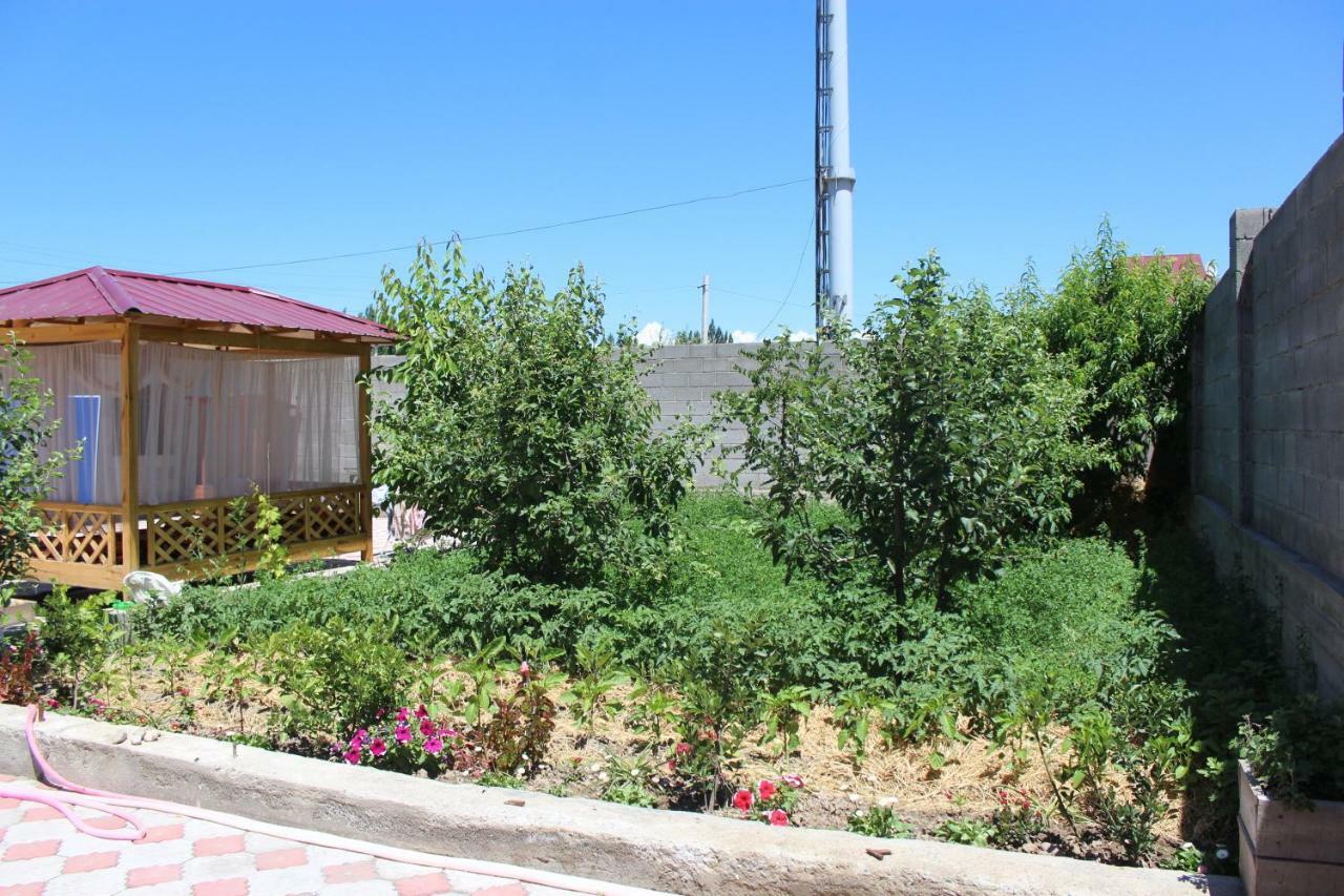 Guest House Etnodom Jalal-Abad Exteriör bild
